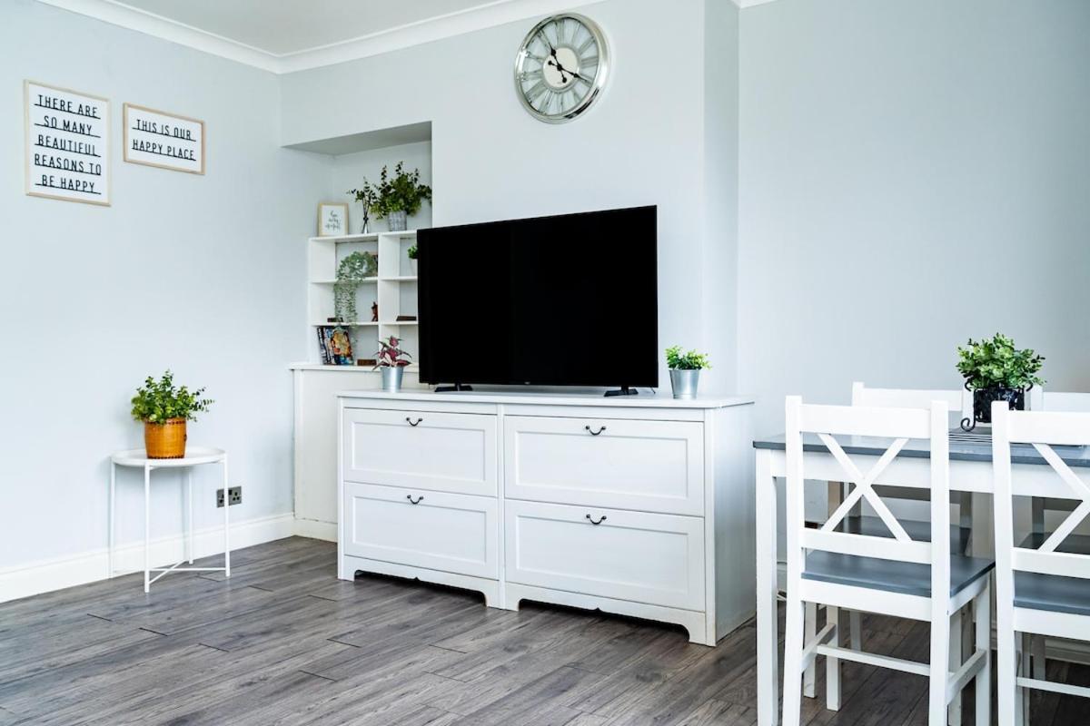 Luxury 2-bed Townhouse With Free Parking, Near Appartement