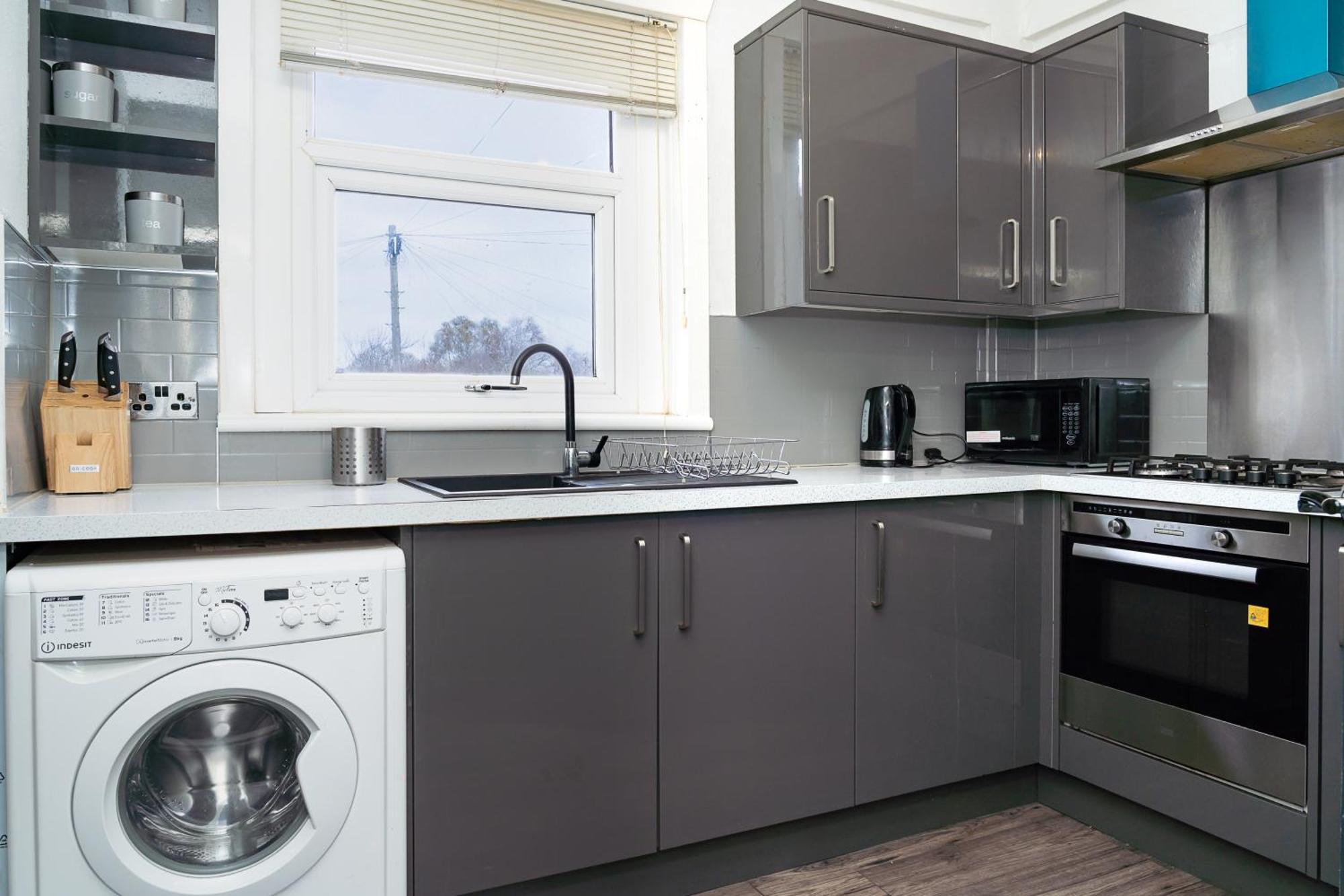 Luxury 2-bed Townhouse With Free Parking, Near Appartement EDI
