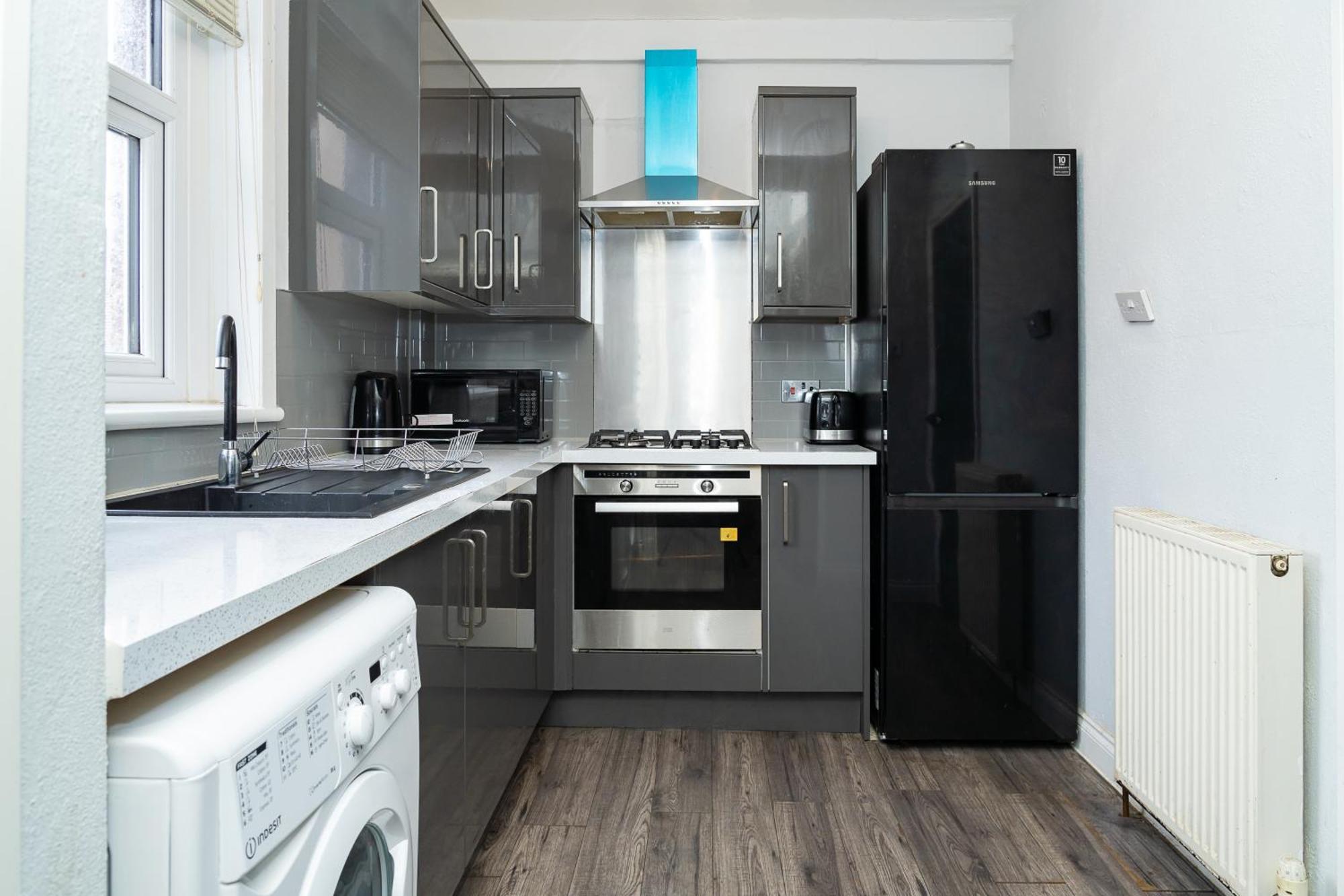 Luxury 2-bed Townhouse With Free Parking, Near * EDI