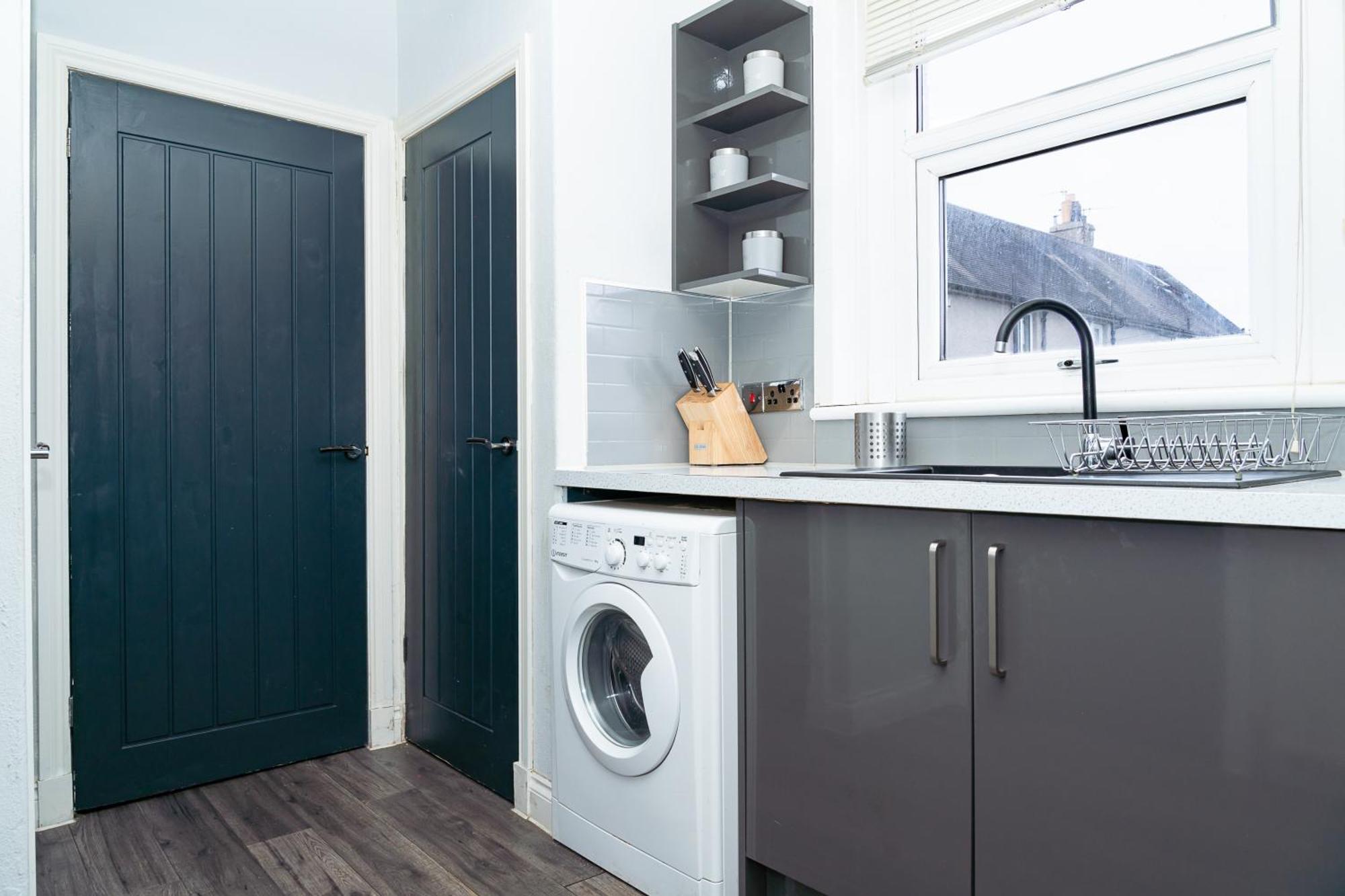 Luxury 2-bed Townhouse With Free Parking, Near Appartement *